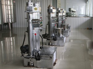 液压榨油机